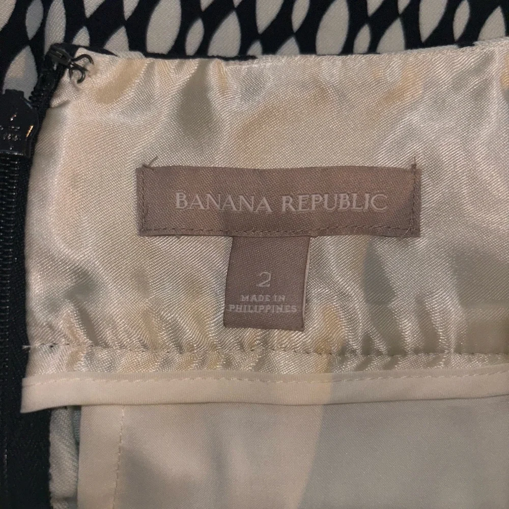 Banana Republic Navy and White Geometric Print Sloan Skirt Size 2